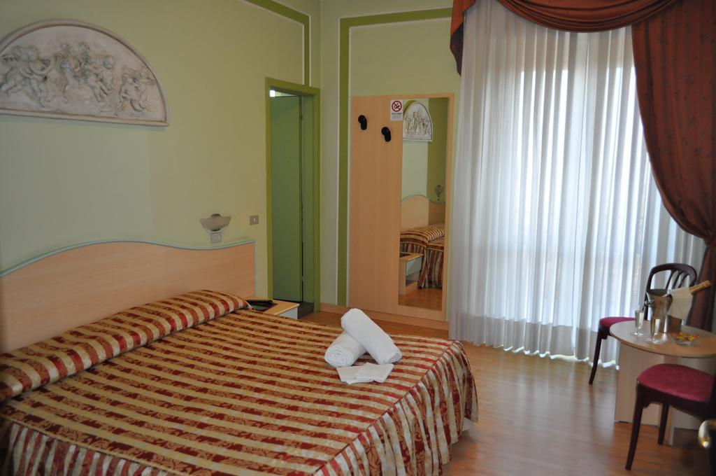 Hotel Alsazia Sirmione Room photo
