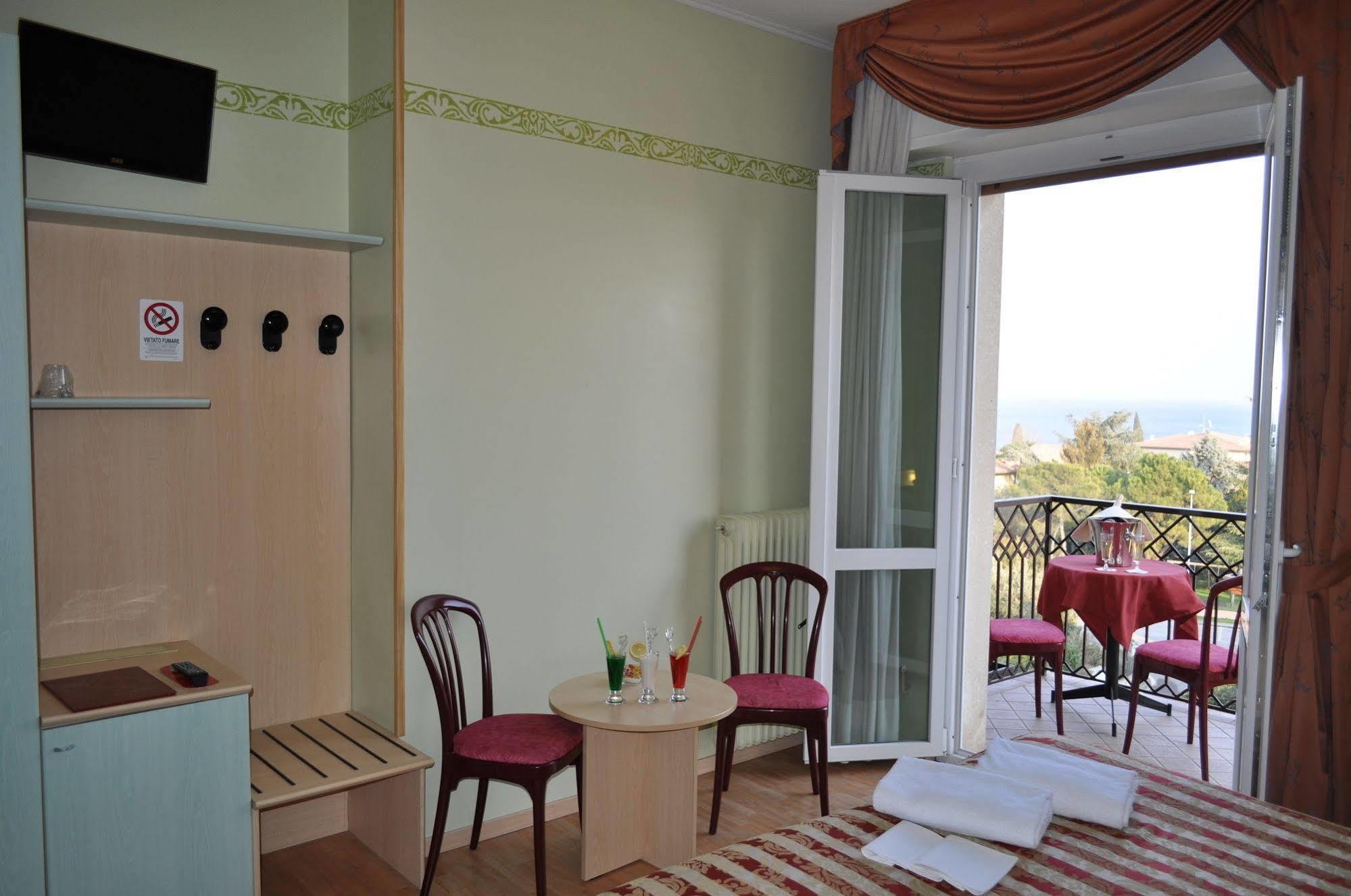 Hotel Alsazia Sirmione Exterior photo