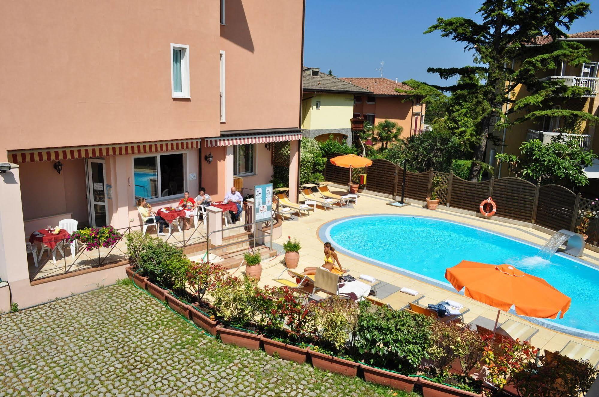 Hotel Alsazia Sirmione Exterior photo