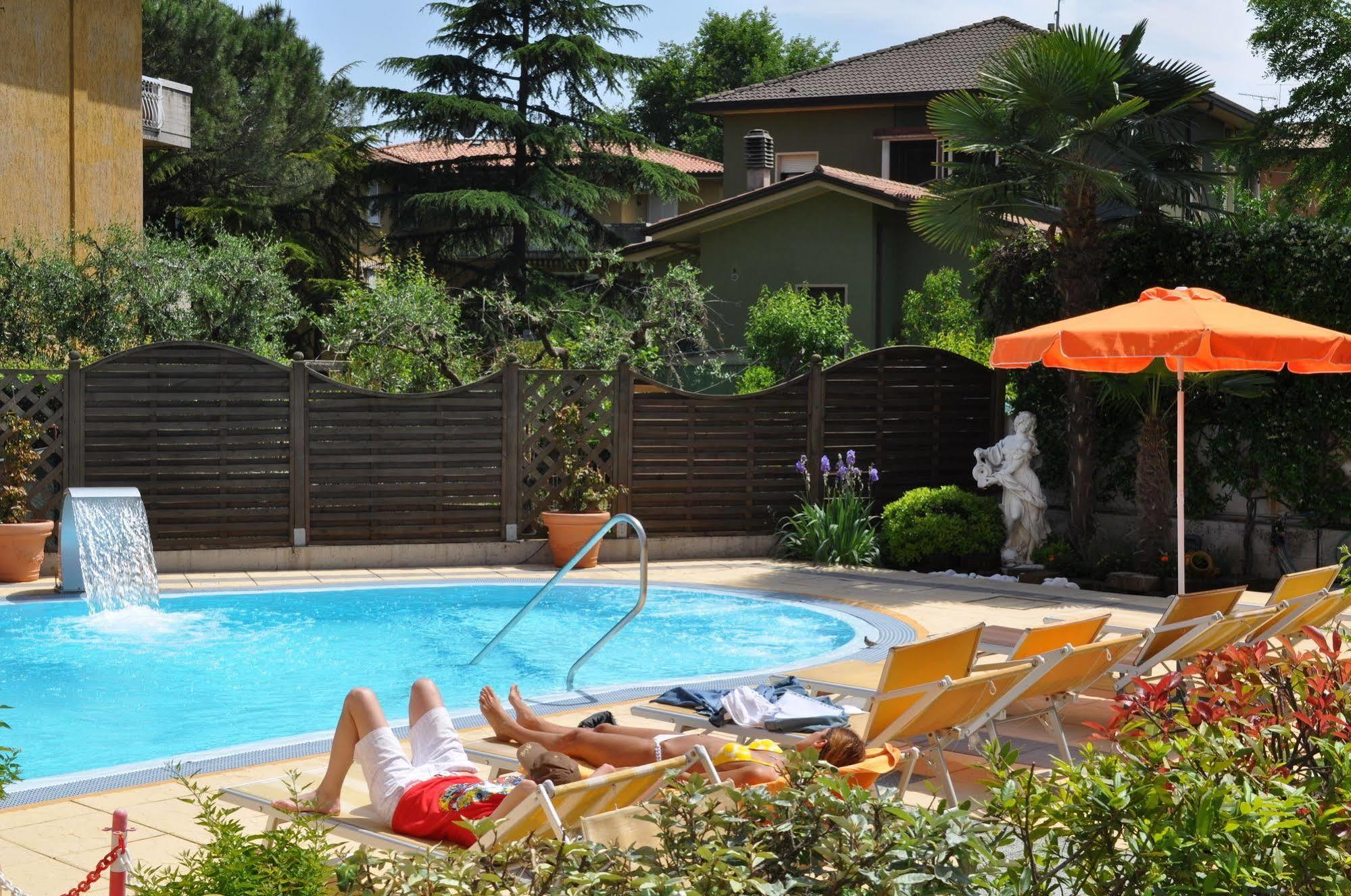 Hotel Alsazia Sirmione Exterior photo